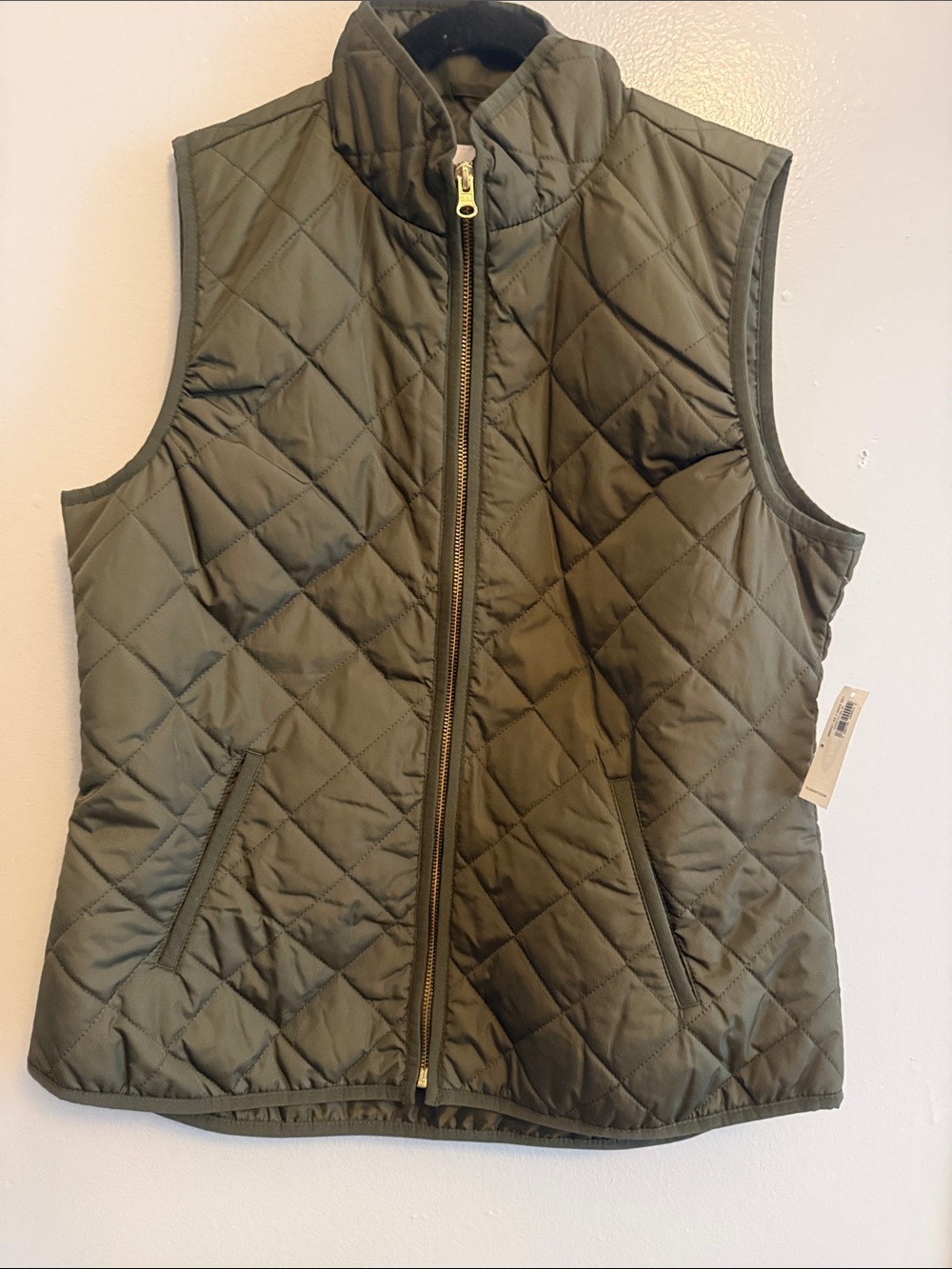 Old Navy Quilted Sleeveless Vest in Olive